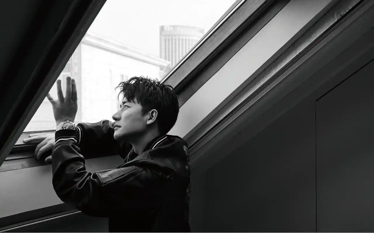 黄轩居家帅气时尚杂志写真壁纸高清大图预览1920×1200_大陆明星下载