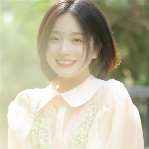 气质干净清纯女生头像短发图片