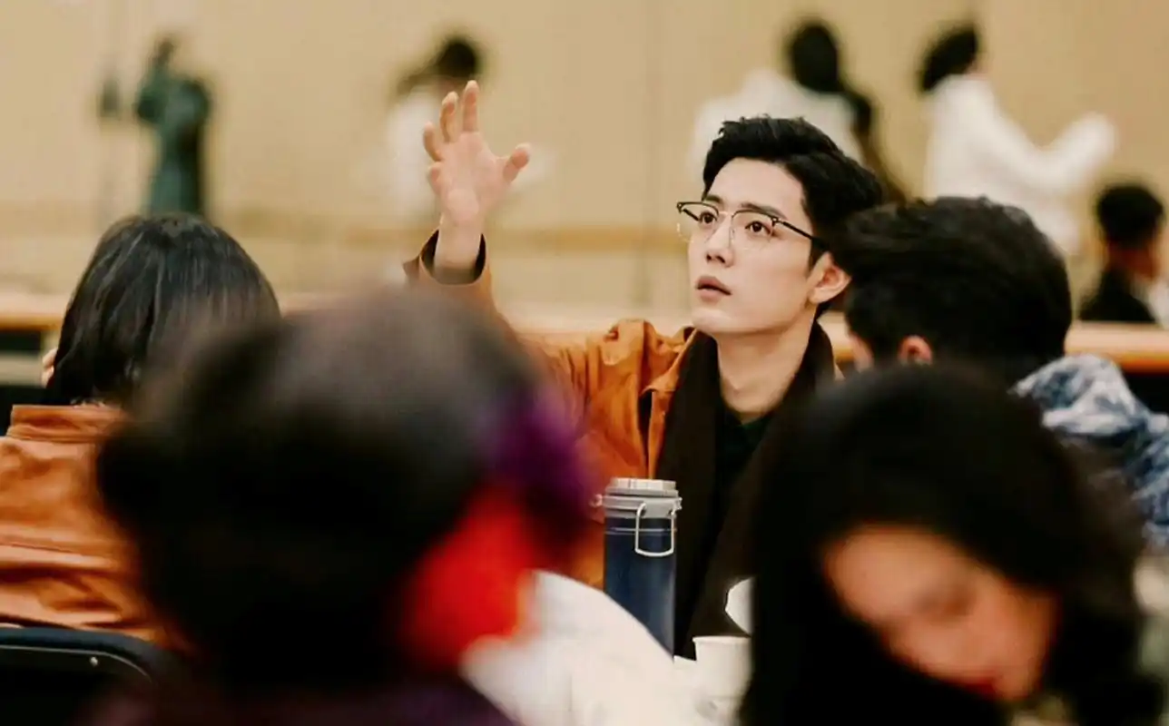 肖战戴眼镜,斯文败类[亲吻]