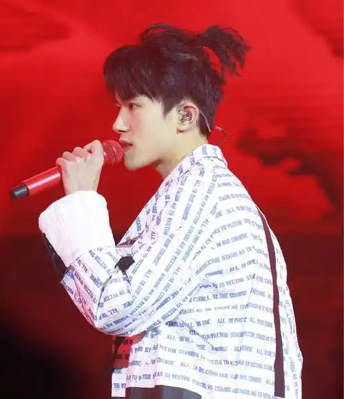 易烊千玺的"小揪揪"发型,被誉为宇宙无敌小可爱