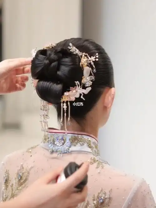 新娘古装旗袍秀禾服发型古典端庄