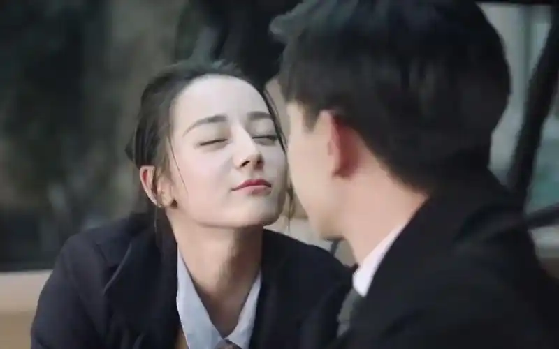 【迪丽热巴】七妹接吻惨遭围观