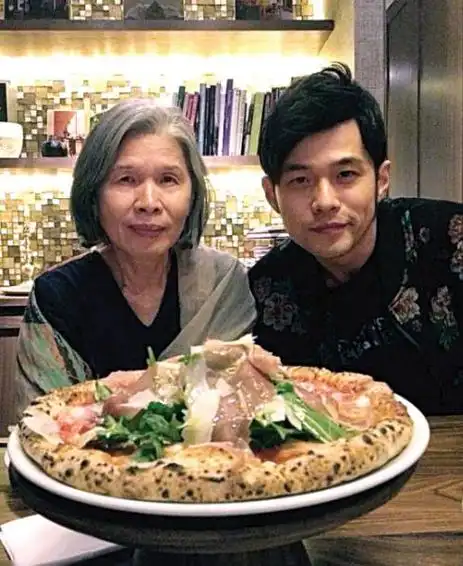 周杰伦为妈妈庆68岁生日叶惠美比昆凌时尚一个举动现婆媳关系