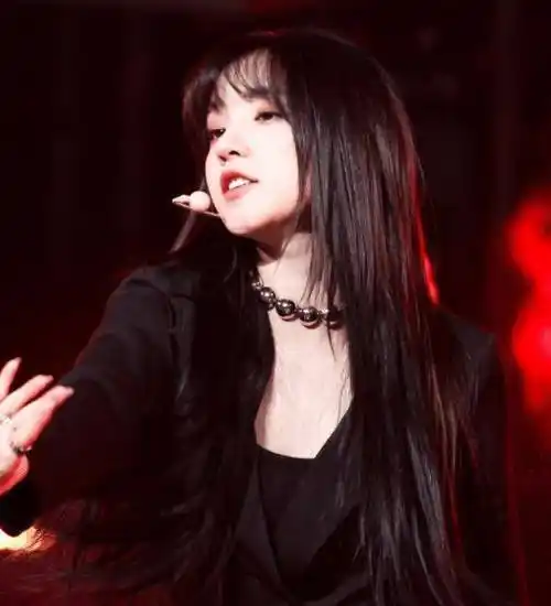 "叫宋雨琦的黑长直,本以为会很幼稚,没想到a翻全场_时尚_羊毛_蔡徐坤