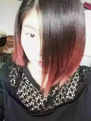 额宽下巴尖女生离子烫发型 如何制作有无刘海短发造型