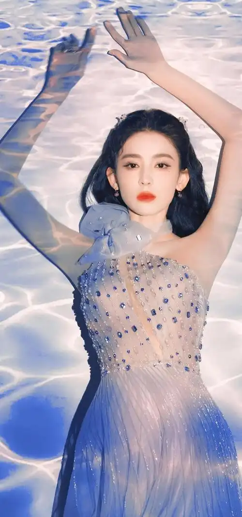 精致女神性感美女古力娜扎原来身材这么有料