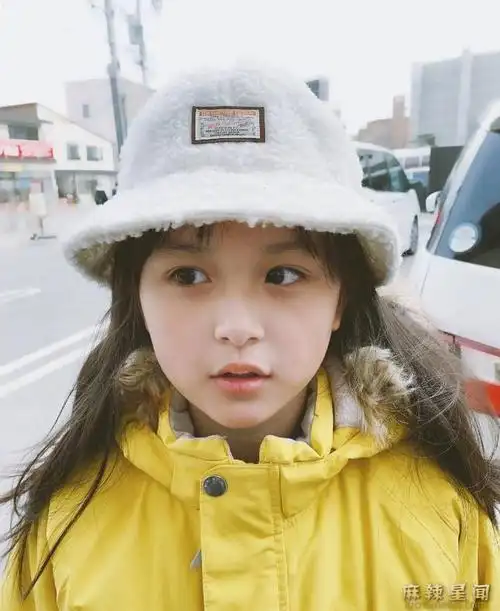 刘楚恬近照 12岁女孩颜值逆天长大腿吸睛-尔基