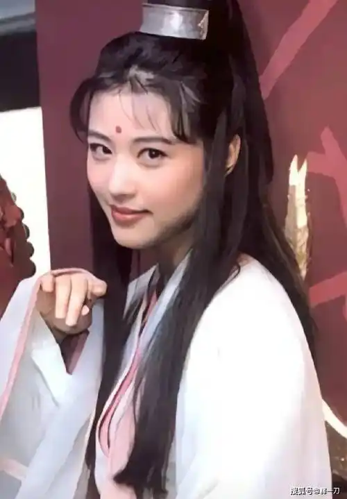 已证实网传美女周芷若演员"周海媚逝世"的消息是谣言,已无大碍_陈浩民