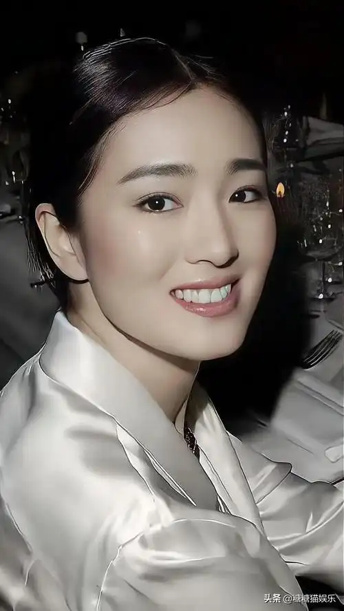 巩俐年轻时明艳动人,就这样的颜值还有人说不美_网易订阅
