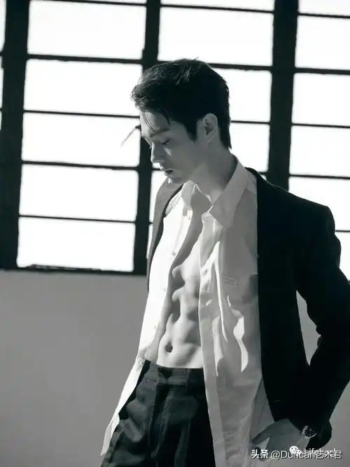 甄嬛传傅恒许凯腹肌照火上热搜这公狗腰是认真的吗