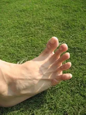 红黄蓝幼儿园幼师让儿童闻脚不知道是脚臭还是心臭