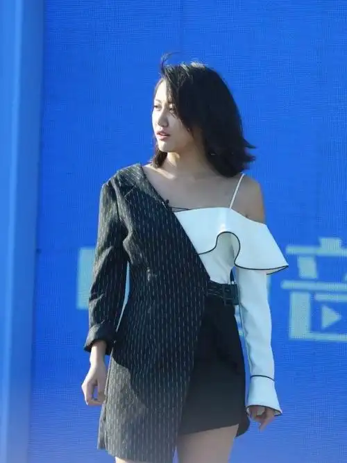 陈粒大变样了一身蘑菇裙超有女人味终于相信她是90后