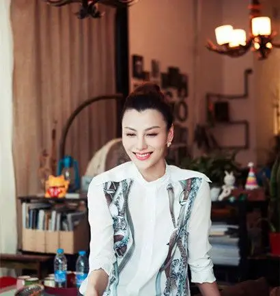 【图】江易珈多大年龄了 其主演《门第》与于小伟上演婚外情