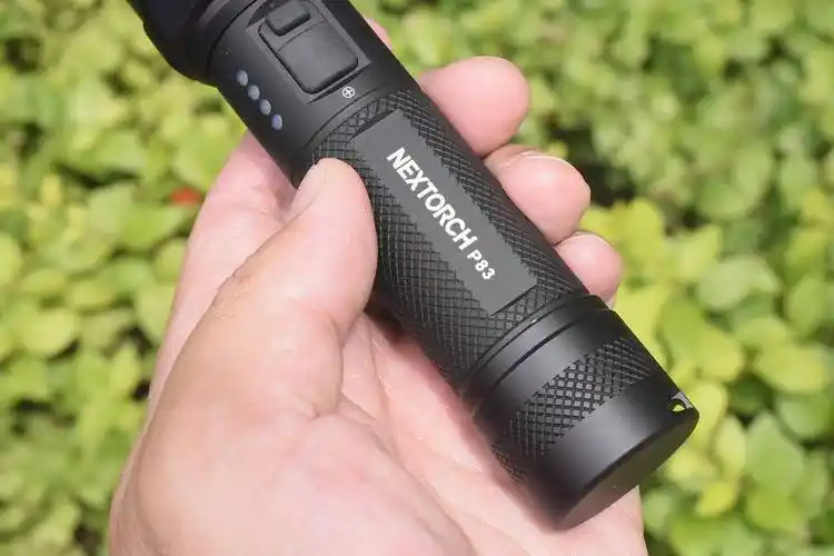 警务执法巡逻安保必备纳丽德p83红蓝闪战术手电体验