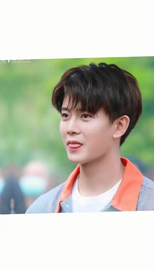 任嘉伦#当任嘉伦吐舌卖萌时,这谁顶得住啊