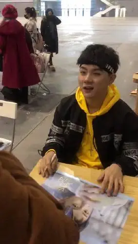 要不我们走了吧:       cv羊仔超话 第一次线下 羊老师真