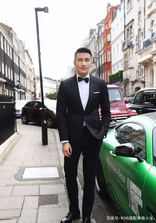 胡兵也要重新出道了?189身高穿西装配运动裤,天生自带贵族气质