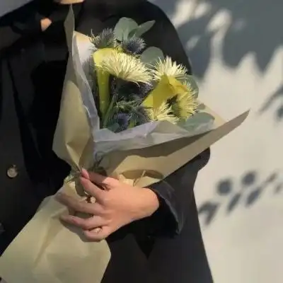 景辞:超仙抱花女头_女生头像_我要个性网