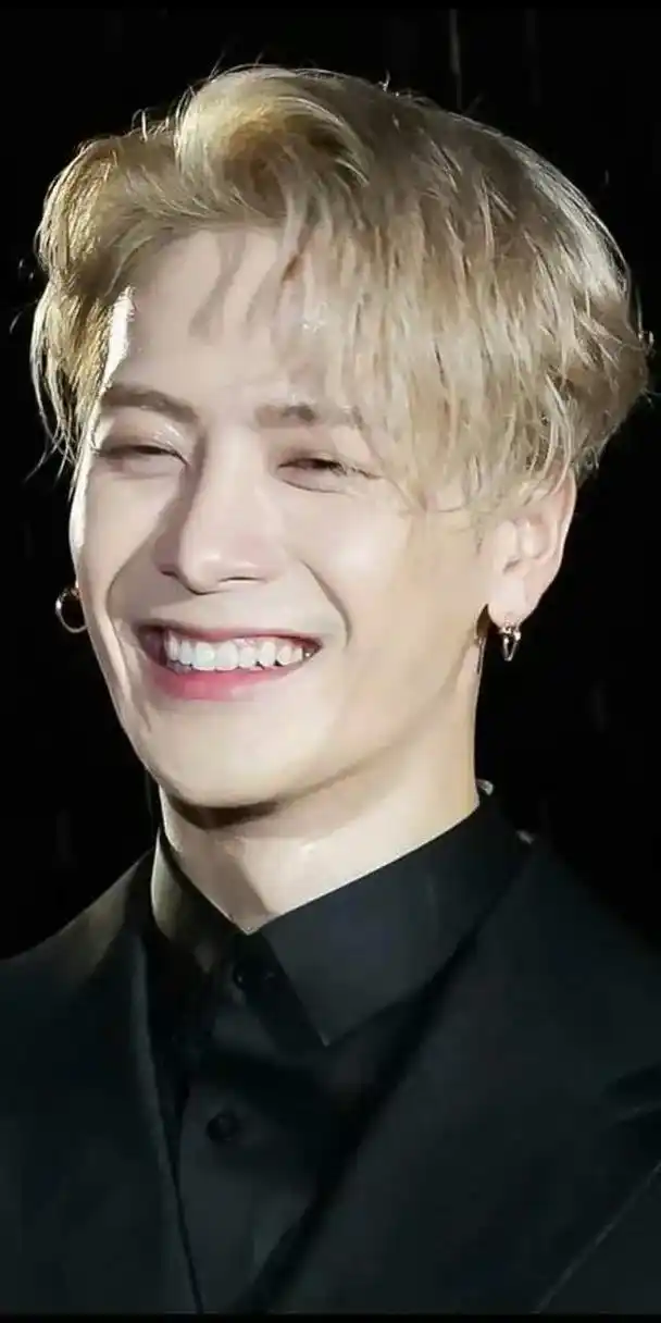 王嘉尔 #笑容满分男孩 #超好看的 - 抖音