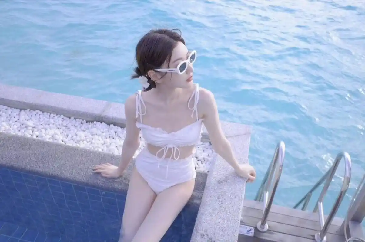 毛晓彤泳装美拍组图 #毛晓彤