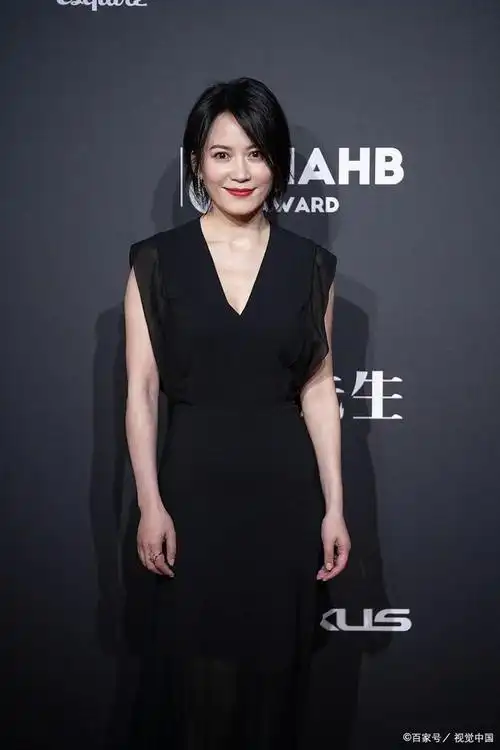 53岁俞飞鸿美出天际近照惊为天人!这皮肤这身材这状态,你敢信?