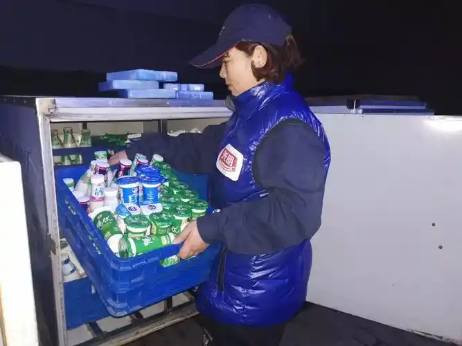 祝福传递送奶员篇披星戴月只为将光明送到你家