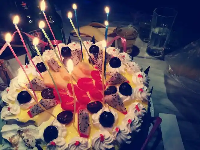 朋友生日,ktv嗨唱,蛋糕的用意大家都懂,就不墨迹了