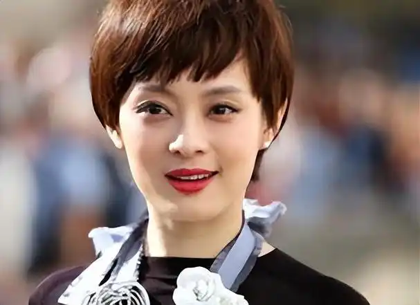 在30岁的年纪,她已经拥有了数以亿元计的财富.