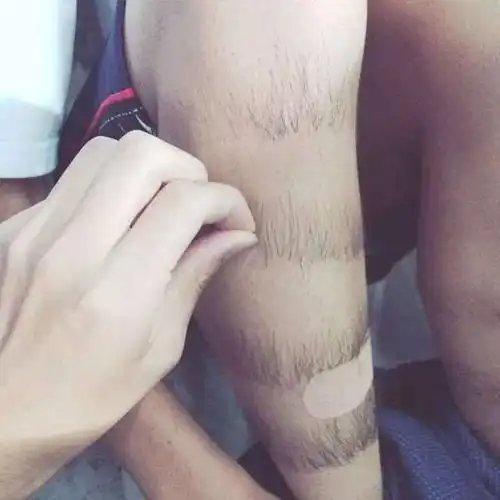 ▼不过这种腿毛似乎以前就有男生想到过了,是许多男学生之间的游戏.