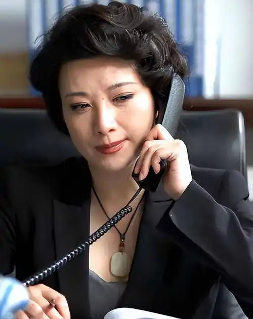 原创国家一级演员身材傲人长相佳至今零绯闻60岁婚姻成迷