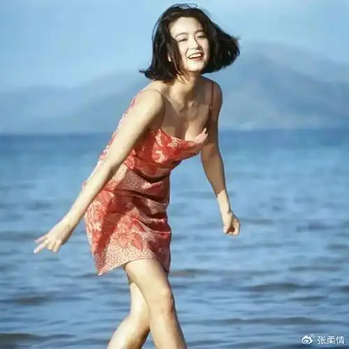 80s的港女时尚帽饰林青霞经常以各式帽子作为造型配搭,其实这也是80