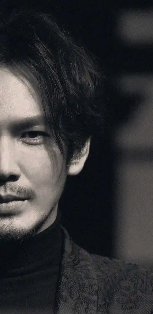 早上好!帅帅的胡子哇!@钟汉良