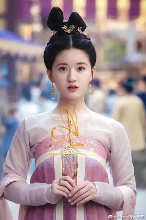 发型#这种唐朝的妆造真的很适合她赵露思超话赵露思|珠帘玉幕|李乐嫣