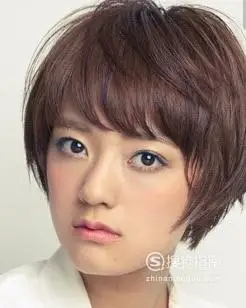 长碎发发型效果图片长碎发修剪方法