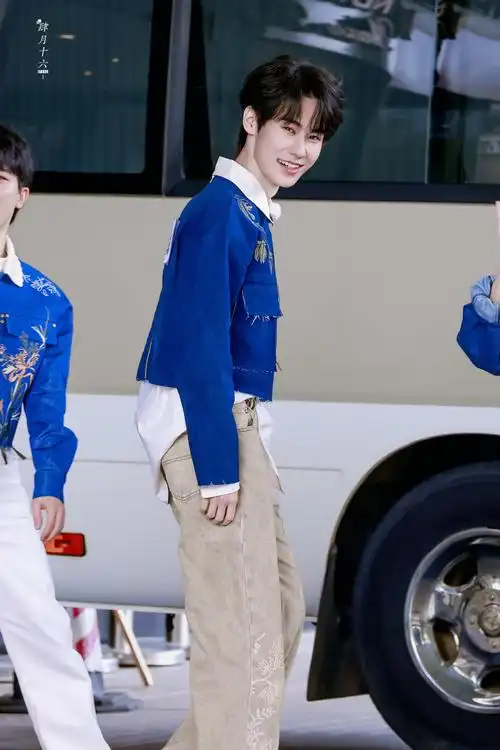 张真源奔跑吧##今日星拍放送##奔跑吧全员开工打卡