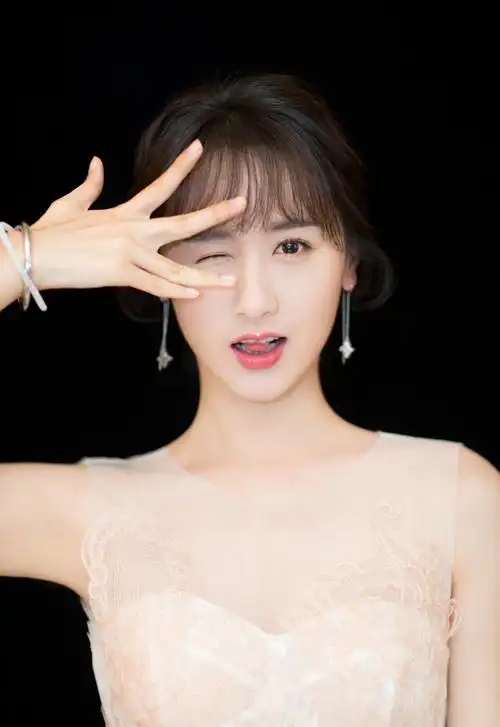袁冰妍图片 袁冰妍性感礼服活动照图片