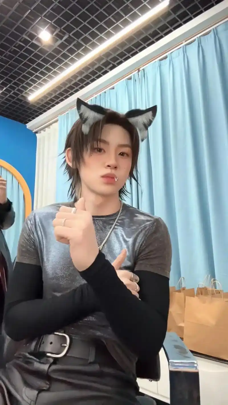 小鬼王琳凯 妹妹跟我一起走,姐姐给你糖吃好不好05@小鬼- - 抖音