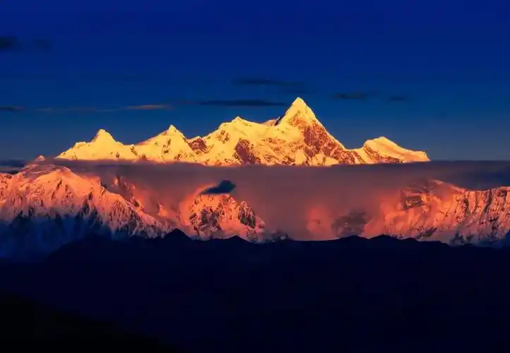 中国境内第14名希夏邦马峰▼(乔戈里峰,摄影师@狼大湿)为世界第二高峰