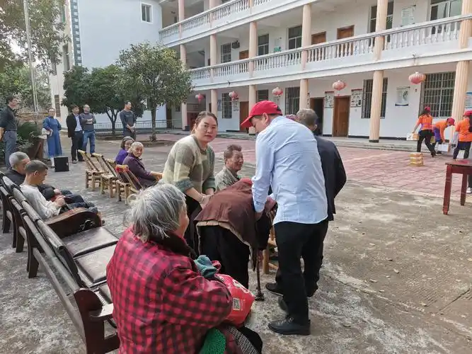 "关爱老人,情暖夕阳"走进马市中心养老院