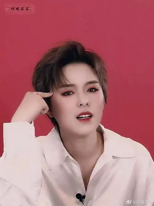 杨芸晴 来自蜜丝佛陀"芸约会"的太阳星截修 均来自新浪微博,侵删 火箭