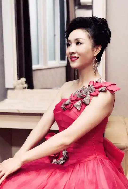 青年歌唱家王婷,郭凇男携童星陈国豪录制郝一洲新歌《忠诚》