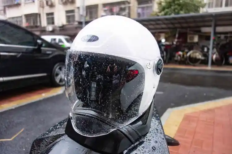 天冷骑车怎么办smart4u电动车头盔来相伴