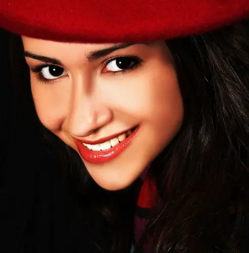 女性歪头微笑最具魅力 (图)