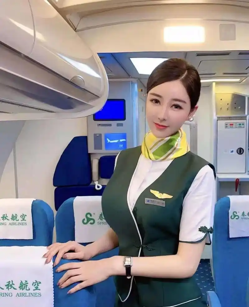 北京春秋航空 空乘小姐姐高锁儿172cm