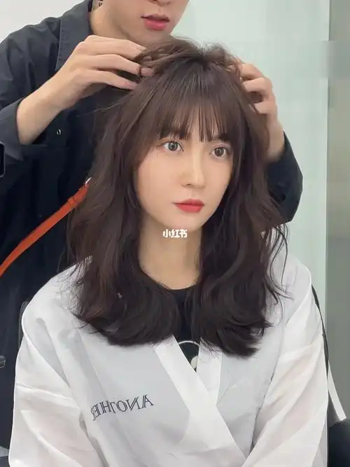 少女感卷发发型慵懒风气垫烫减龄气质