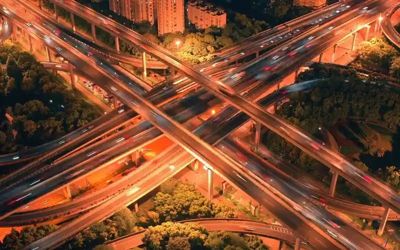 杭州晚高峰的立交桥,你是懂车水马龙的