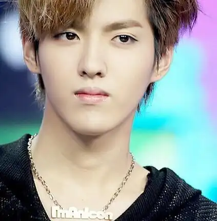 谁有吴亦凡的照片?求几张.(最好是稀有的)