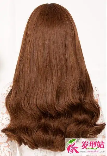焦糖色长发烫染发 2017年染发流行趋势_发型站_最新流行发型设计发型