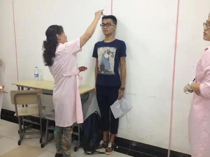 申请中型客车准驾车型的驾驶证,身高须为150厘米以上,①第一步身高