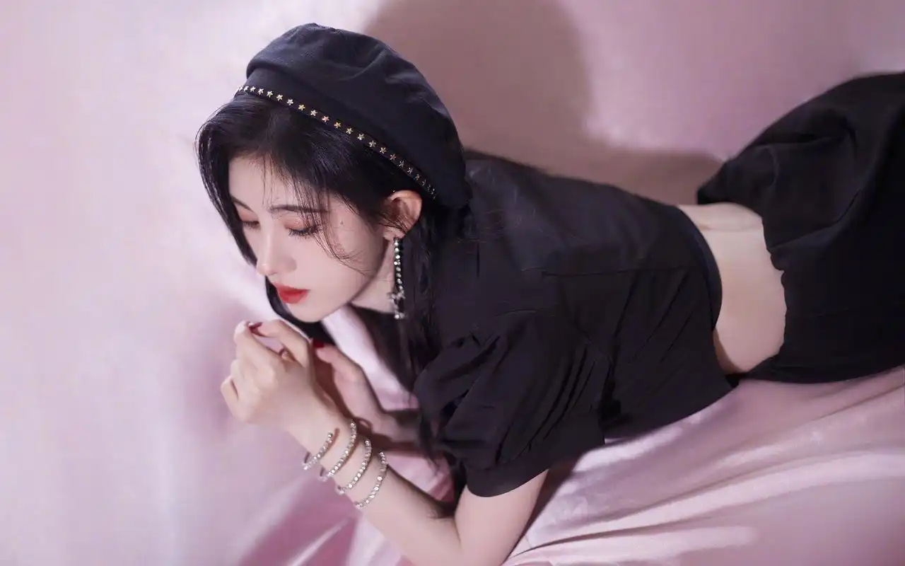 鞠婧祎露腰裙性感高清桌面壁纸